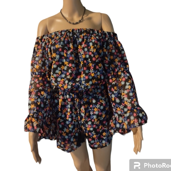 Gorgeous Off the Shoulder Lined Flowery Romper Size Med - Picture 2 of 10